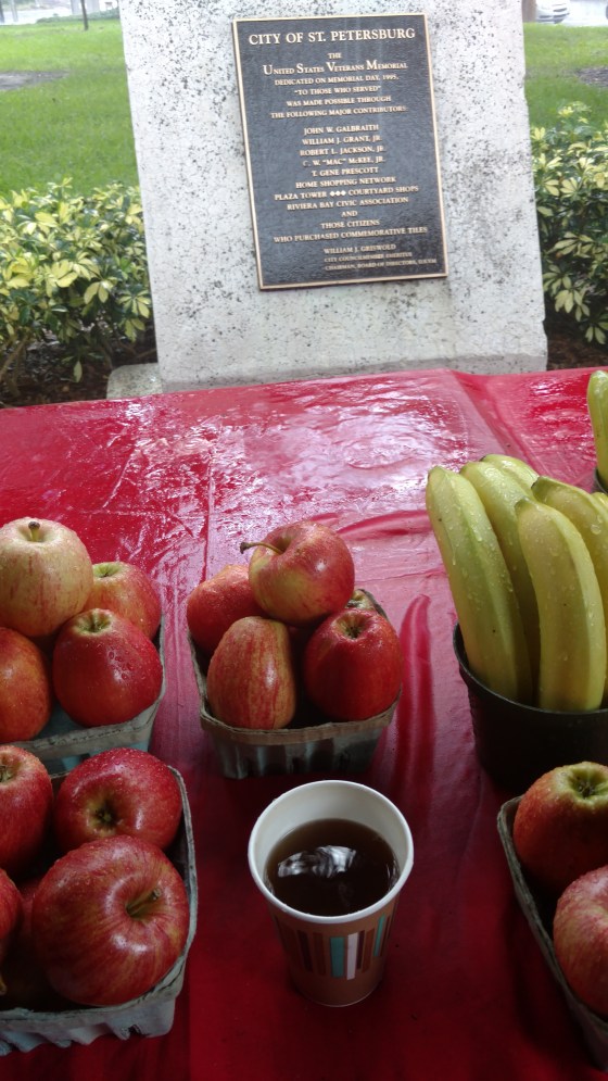 HarkiGordonRedWithApples2